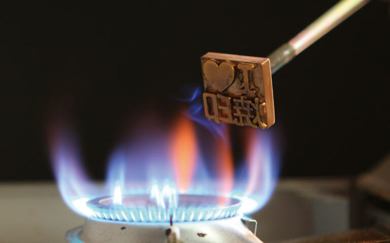 焼きごての使い方！きれいに焼印を押すコツをご紹介 | 焼印の窓口